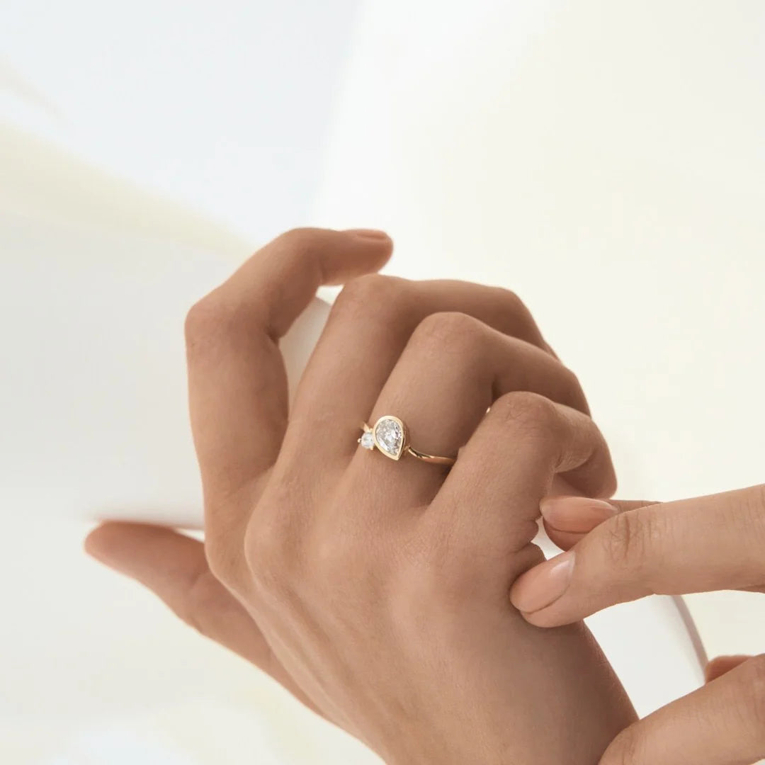 9ct Gold Teardrop Double Ring