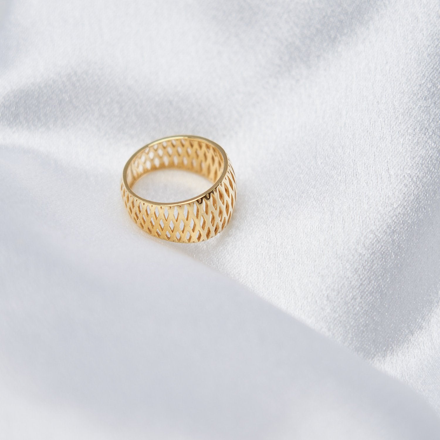 9ct Gold  Criss Cross Band
